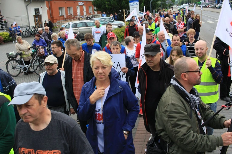 Protest przeciwko likwidacji Walcowni Rur Andrzej w Zawadzkiem