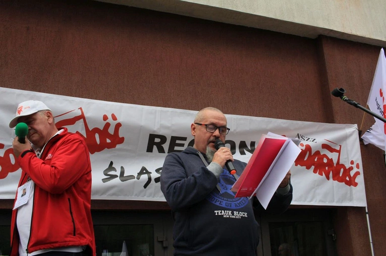 Protest przeciwko likwidacji Walcowni Rur Andrzej w Zawadzkiem