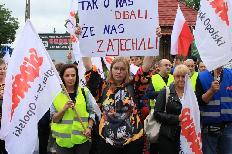Protest przeciwko likwidacji Walcowni Rur Andrzej w Zawadzkiem