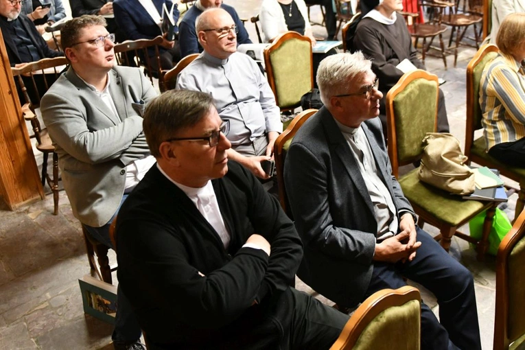 Konserwatorzy z całej Polski w Rokitnie