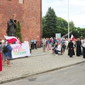 Uczestnicy wyruszyli spod pomnika św. Jana Pawła II.