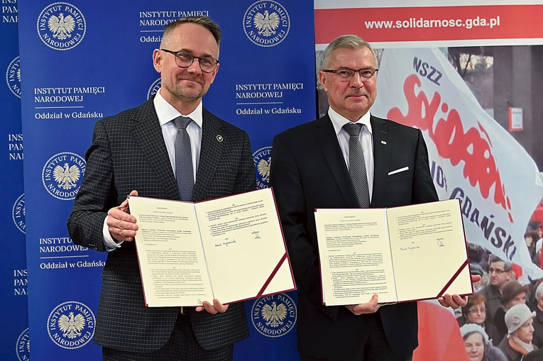 Marek Szymaniak (z lewej) i Krzysztof Dośla z Solidarności wspólnie organizują obchody.