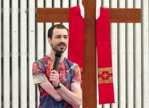 – Na jakiś czas stałem się kaleką, ale dzięki wspaniałym ludziom udało mi się z tego kalectwa wyjść – powiedział gość.