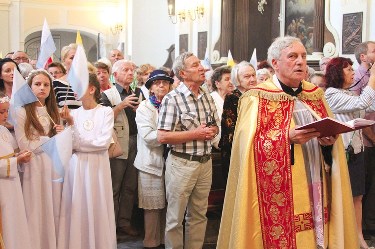 Duchowny zmarł w wieku 71 lat, w 47. roku kapłaństwa.