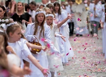 Po Eucharystii wierni udali się do czterech ołtarzy, sprzed katedry do kościoła pw. św. Józefa Oblubieńca NMP.