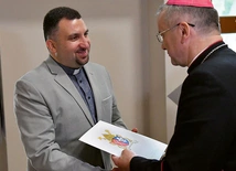 Proboszczowie i administratorzy obejmują urząd 1  sierpnia, natomiast wikariusze – 26 sierpnia.