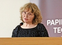Prof. Mariola Marczak nie ma wątpliwości, że polska kinematografia płytko traktuje życie kobiet w habitach.