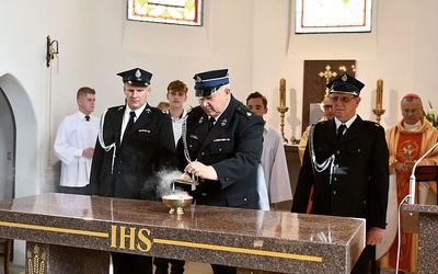 Podczas uroczystości oczywiście nie zabrakło strażaków, którzy ratowali obiekt.