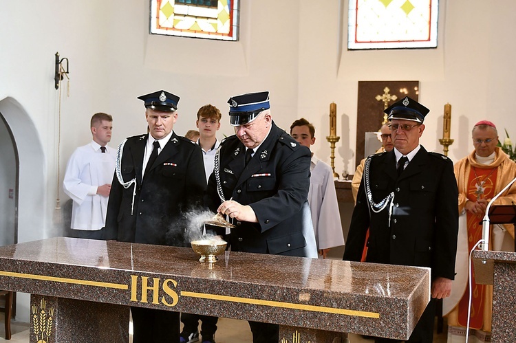 Podczas uroczystości oczywiście nie zabrakło strażaków, którzy ratowali obiekt.