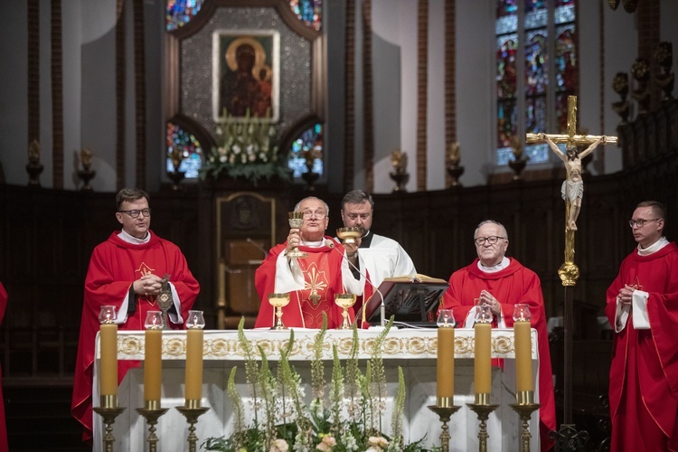 Msza św. inaugurująca wystawę o bł. Jerzym Popiełuszko