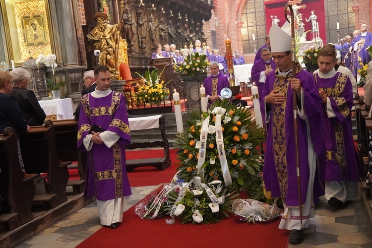 Msza św. pogrzebowa w intencji śp. ks. prałata Stanisława Paszkowskiego