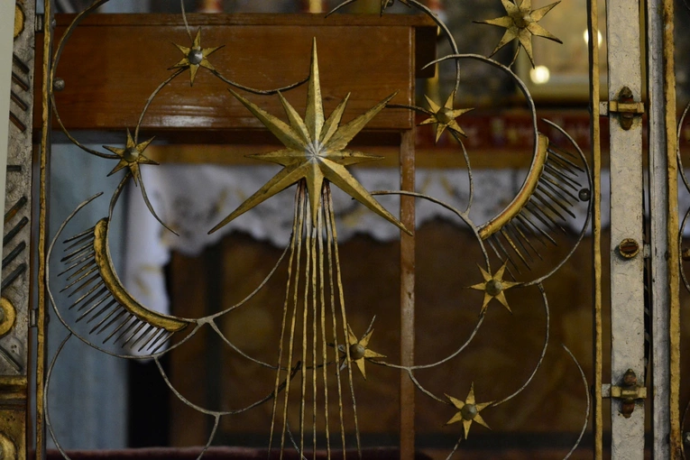 Złota krata w kościele Świętej Rodziny w Branicach