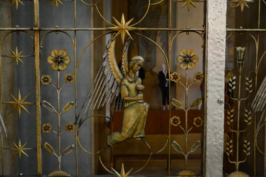 Złota krata w kościele Świętej Rodziny w Branicach