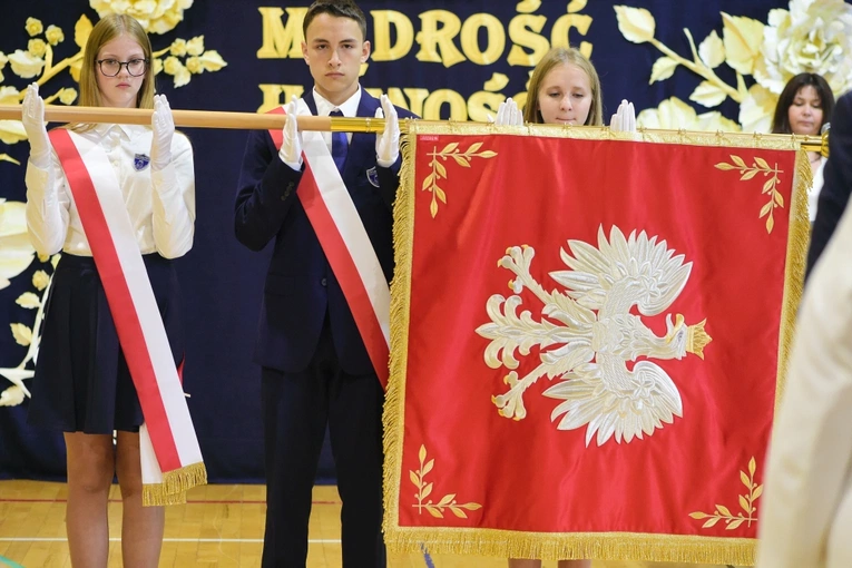 Zwierzewo. Szkoła Podstawowa im. Królowej Jadwigi