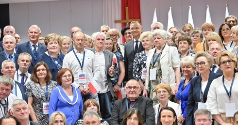 Prezydent Andrzej Duda wśród obrońców krzyża w Miętnem