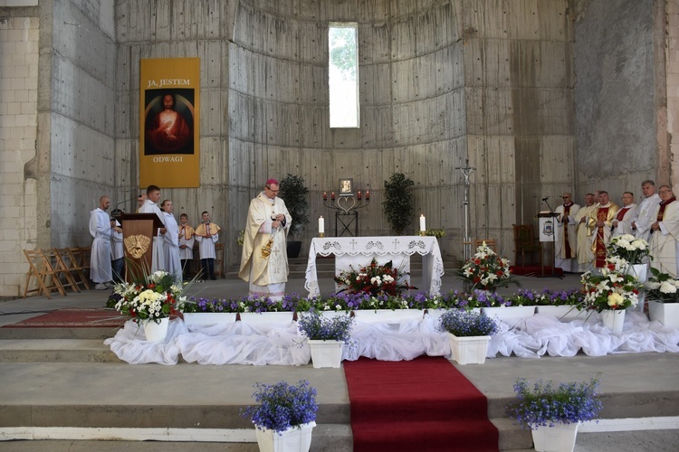 Msza św. w kościele NSPJ w Niestępowie
