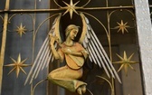 Pełne aniołów złote kraty po dziś dzień są symbolem otwarcia na świat duchowy
