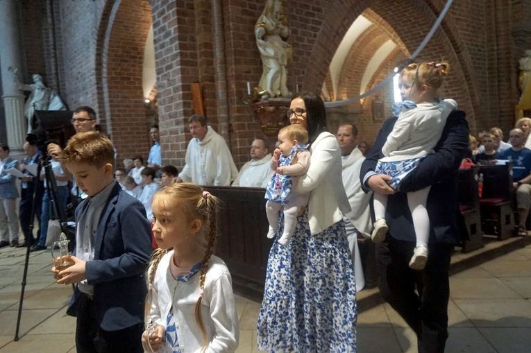 Pielgrzymka rodzin do sanktuarium Matki Bożej Pokornej