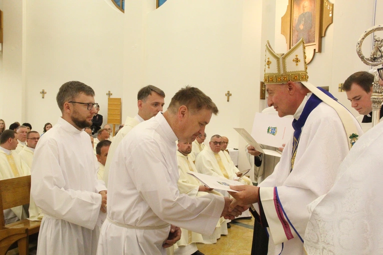 Tarnów. Błogosławieństwo nadzwyczajnych szafarzy Komunii św. 2024
