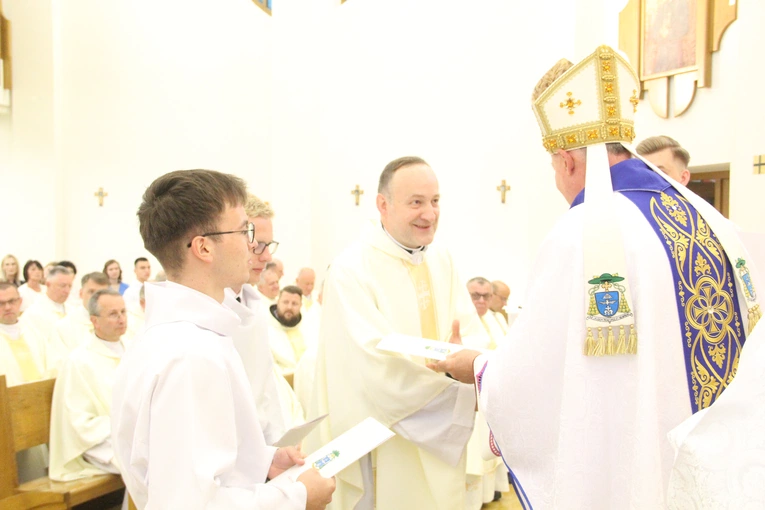 Tarnów. Błogosławieństwo nadzwyczajnych szafarzy Komunii św. 2024