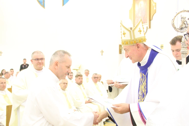 Tarnów. Błogosławieństwo nadzwyczajnych szafarzy Komunii św. 2024