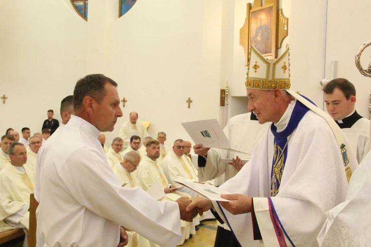 Tarnów. Błogosławieństwo nadzwyczajnych szafarzy Komunii św. 2024