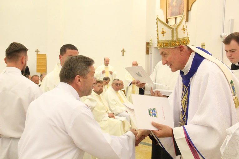 Tarnów. Błogosławieństwo nadzwyczajnych szafarzy Komunii św. 2024