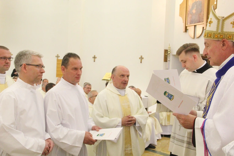 Tarnów. Błogosławieństwo nadzwyczajnych szafarzy Komunii św. 2024