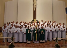 Abp Tadeusz Wojda ustanowił 68 nowych nadzwyczajnych szafarzy Komunii Świętej. 