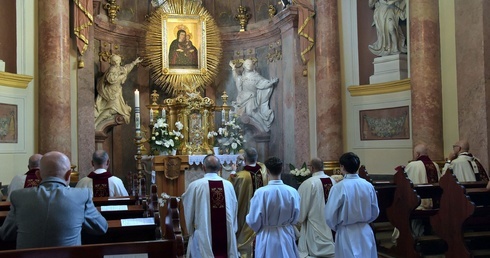 Bp Śmigiel: Kościół otwarty na Ducha Świętego zamienia się w bezpieczny dom