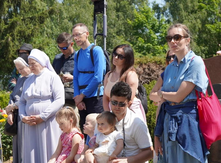 Pielgrzymka do grobu i miejsca męczeństwa bł. s. M. Acutiny
