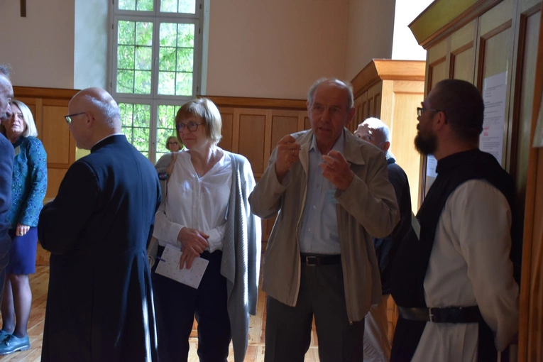 Rozpoczęcie konferencji "Zagrożenia rozwoju osobowości młodego człowieka na początku XXI w."