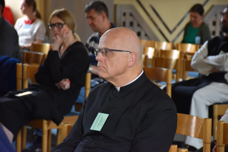 Rozpoczęcie konferencji "Zagrożenia rozwoju osobowości młodego człowieka na początku XXI w."
