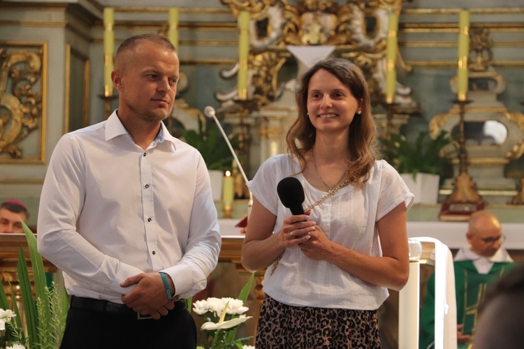 Świadectwem podzielili się Anna i Artur Karczowie. Małżonkowie w piątek będą obchodzić 16. rocznicę ślubu.