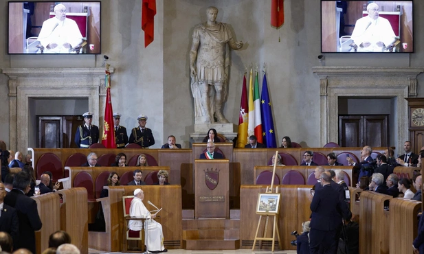 Franciszek podczas spotkania z władzmi Rzymu