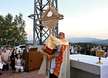 Bp Robert Chrząszcz udzielił błogosławieństwa na cztery strony archidiecezji krakowskiej.