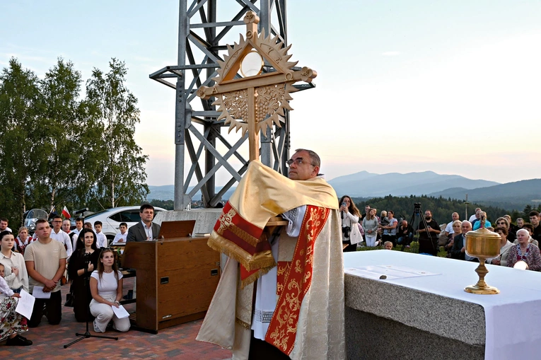 Bp Robert Chrząszcz udzielił błogosławieństwa na cztery strony archidiecezji krakowskiej.