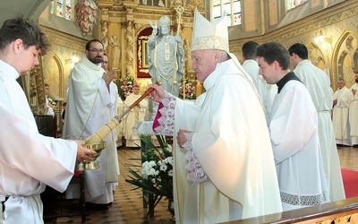 Kard. Nycz pobłogosławił figurę ewangelizatora Pomorza.