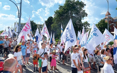 	Młode małżeństwa z dziećmi były silnym akcentem pilskiego wydarzenia.