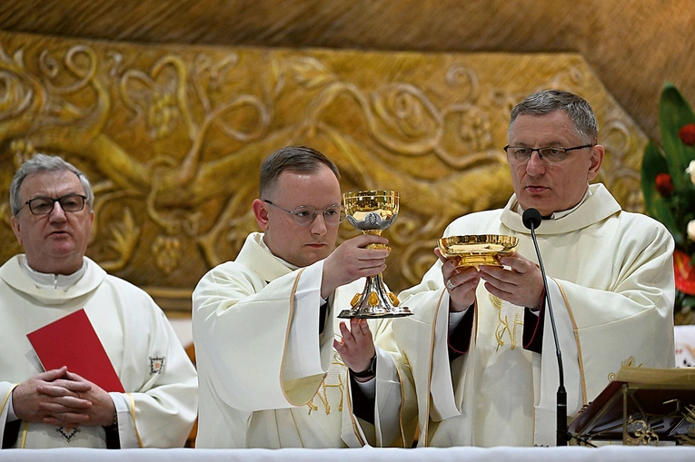 Nowy diakon po raz pierwszy pełnił swoją posługę przy ołtarzu.