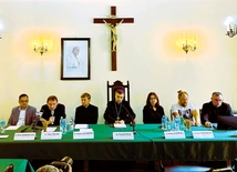 W konferencji uczestniczyli m.in. duchowni i naukowcy.