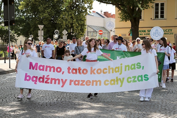 Rodzinne wydarzenie zgromadziło kilkuset wiernych.  