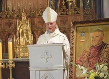 	Modlitwie w kościele katedralnym przewodniczył bp M. Solarczyk.