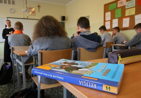 Biskupi: Nauczanie religii w polskiej szkole stanowi wielkie dobro dla dzisiejszego młodego człowieka
