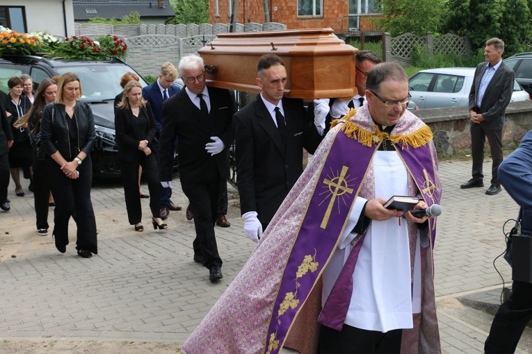Góra. Pogrzeb ks. Waldemara Karwowskiego (1947-2024)