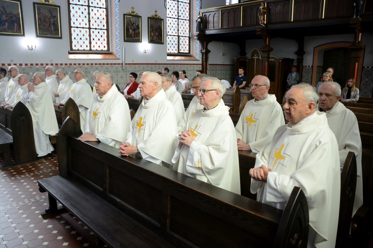 Pielgrzymka księży emerytów do Głębinowa