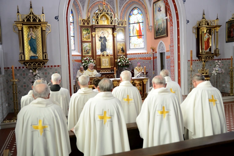 Pielgrzymka księży emerytów do Głębinowa