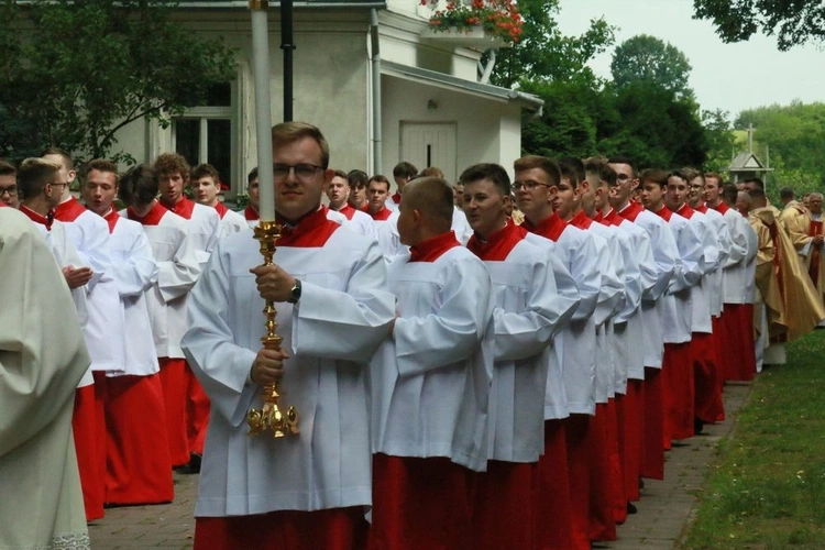 Pielgrzymka liturgicznej służby ołtarza i scholi