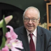 „Pyłek, jakim jestem w kosmosie, ma swoją chwilę na trwanie”. 85. urodziny Krzysztofa Zanussiego