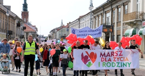 Barwny korowód przejdzie ulicami: Rwańską, Żeromskiego i Focha na plac Jagielloński.